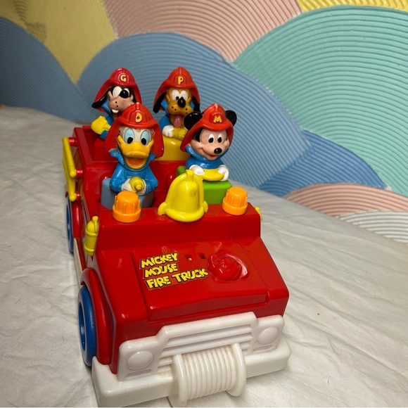 Disney Mickey Mouse Fire Truck  Toy & Friends Shape Sorter Vintage 1989 Mattel - Picture 3 of 9